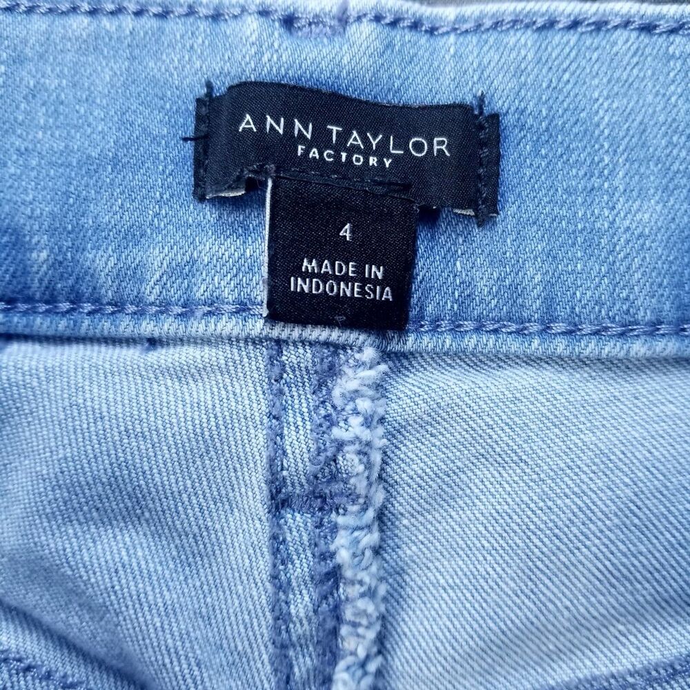 Ann Taylor Factory Jeans Womens Size 4 Blue‎ Slim Straight Light Wash Denim - Picture 4 of 11